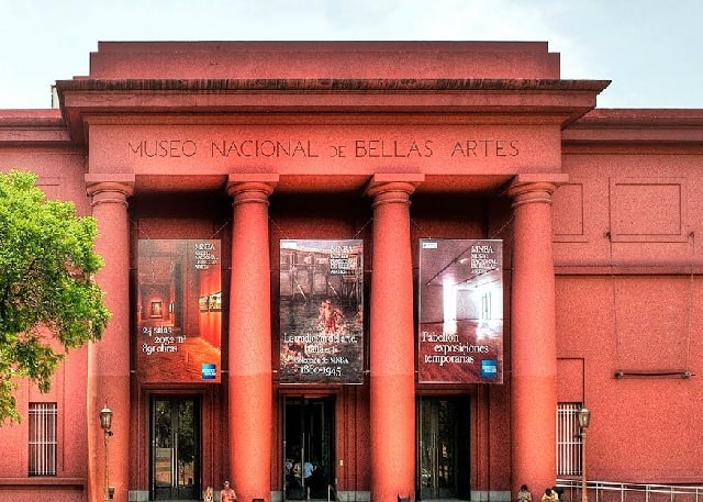 Museo Nacional de Bellas Artes: 900m