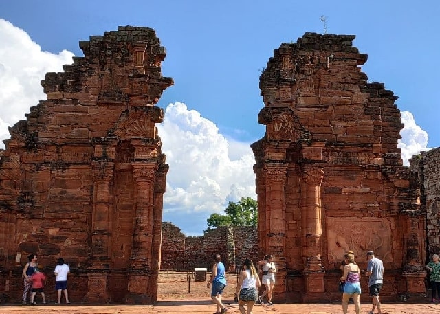 San Ignacio Ruins: 200 km